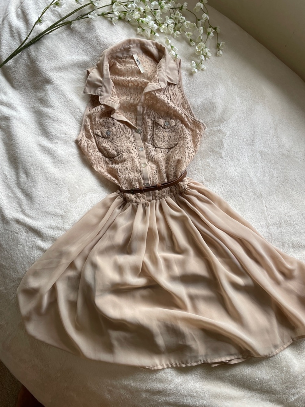 Sleeveless Lace Flare Belted Dress in Nude